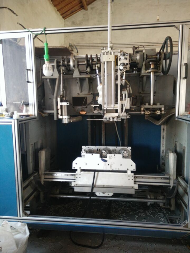 數(shù)控五軸植毛機(jī)械